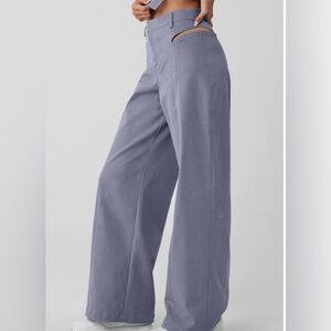 alo yoga High Risk Taker Trouser in Fog size S